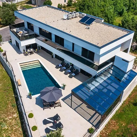 Villa Mint