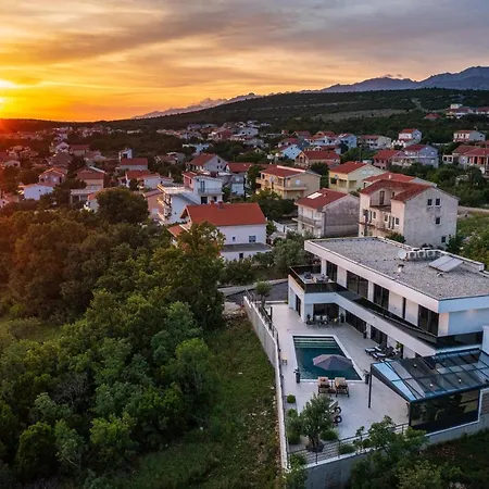Mint Villa *