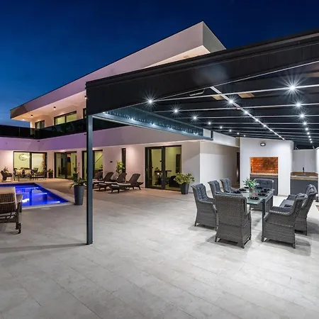 Mint Villa Maslenica