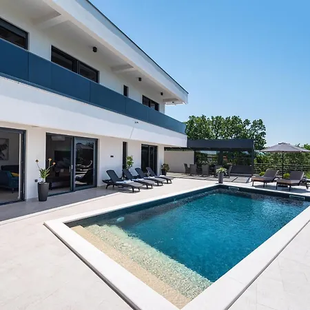 Mint Villa Maslenica